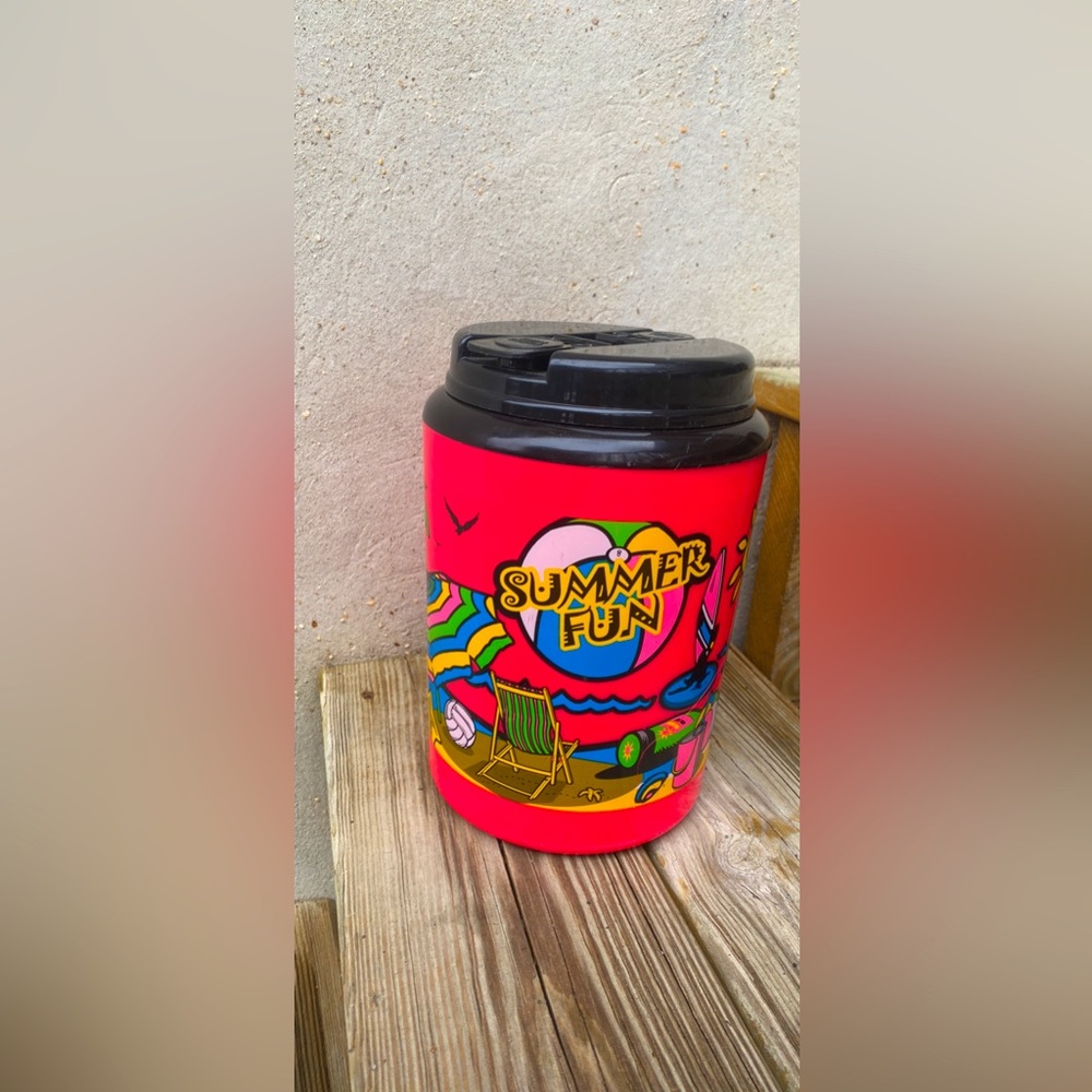 Vintage drink canister 90’s style